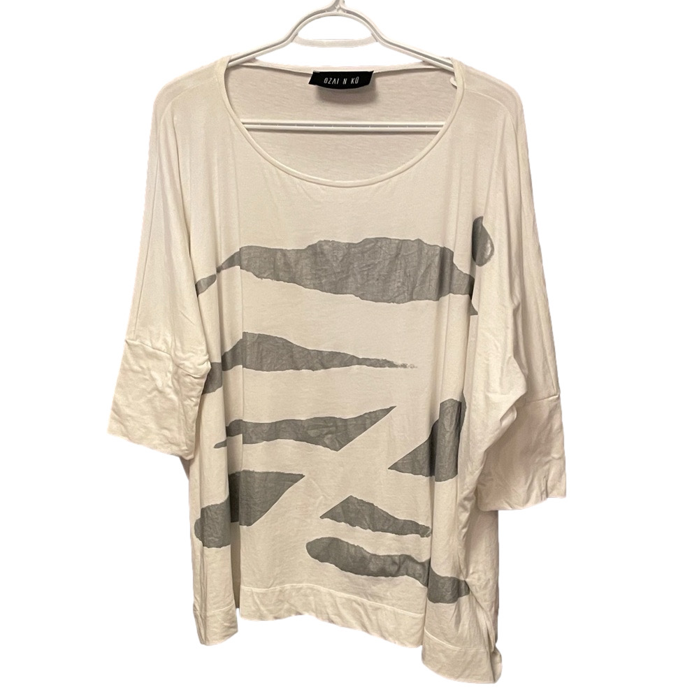 Women’s Ozai N Ku White Tee With Silver Graphic Size XL